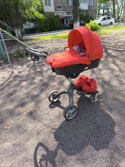 Продам премиальную коляску Stokke Xplory