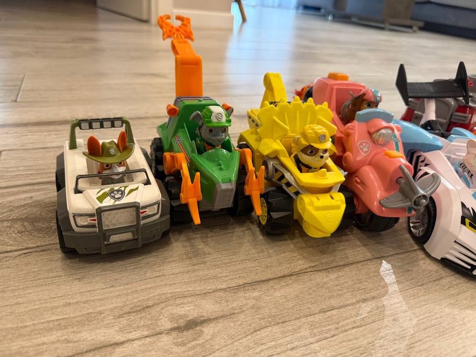 Lot 10 mașinuțe cu figurine Paw Patrol (Patrula Cățelușilor)