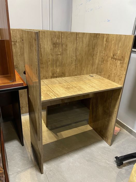 Продаются стол и стулья по выгодным ценам