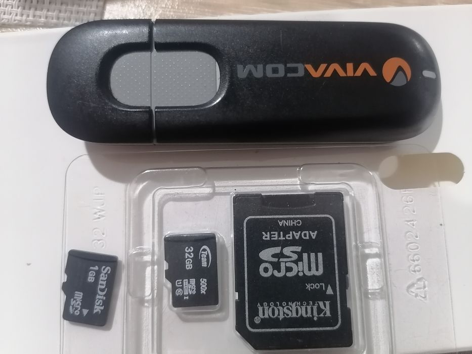 Флашка с карти и адаптер