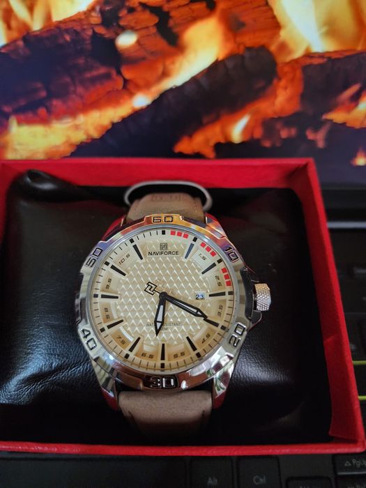 Стильные часы naviforce для подарка