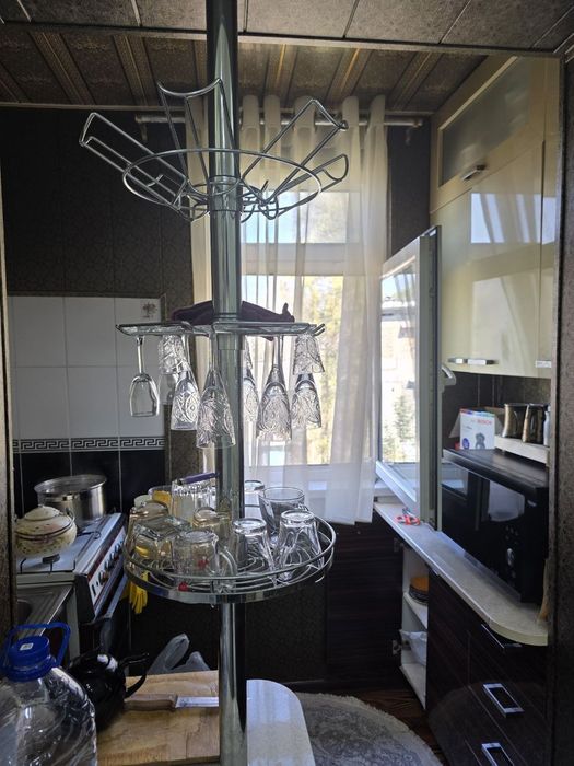 Продаётся 1в2/4/4 Юнусабад 18квл,кирпичный с евро ремонтом