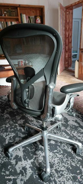 Herman Miller Aeron REMASTERED Graphite