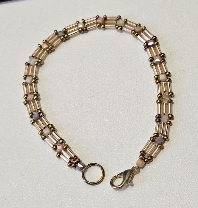 Гривни от мъниста