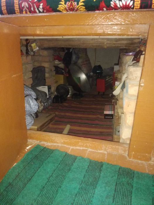 Surxandaryo viloyati Termiz shaxrida uy sotiladi.