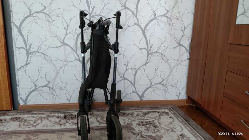 Ходунки ролятор, для передвижения инвалидов.