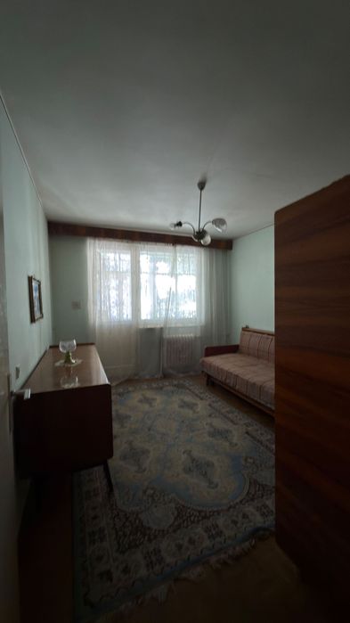 Închiriez apartament 3 camere decomandat mobilat et.1/4 270€ negociabil