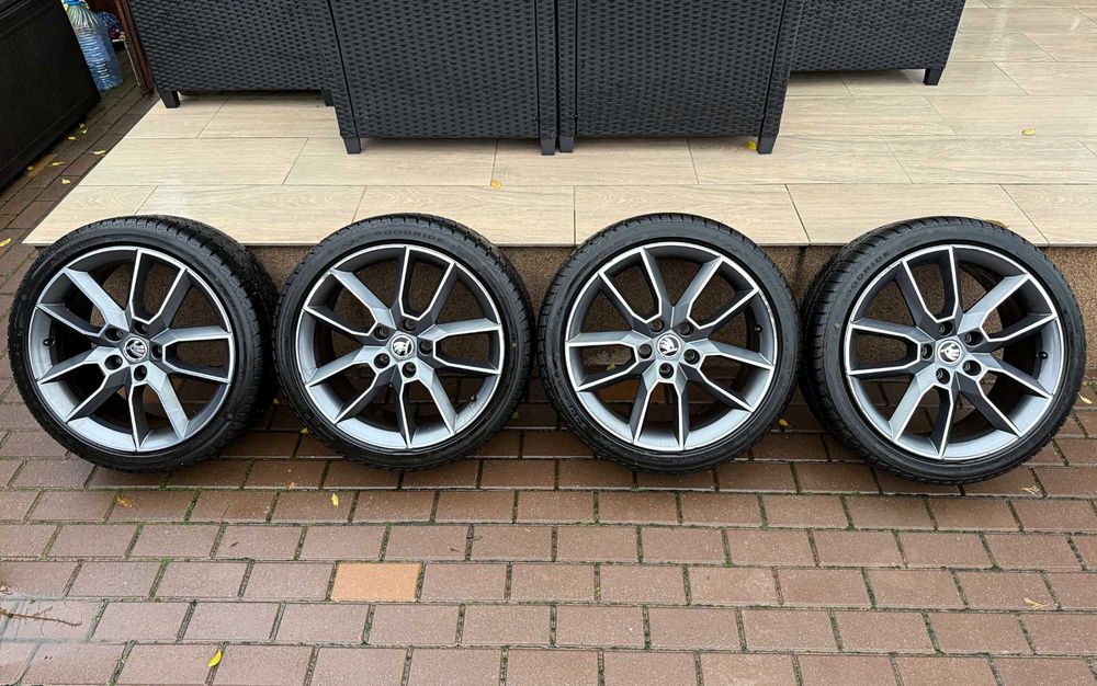 Jante bi-colore 18 5x112 Originale Skoda Octavia RS + 225.40.18