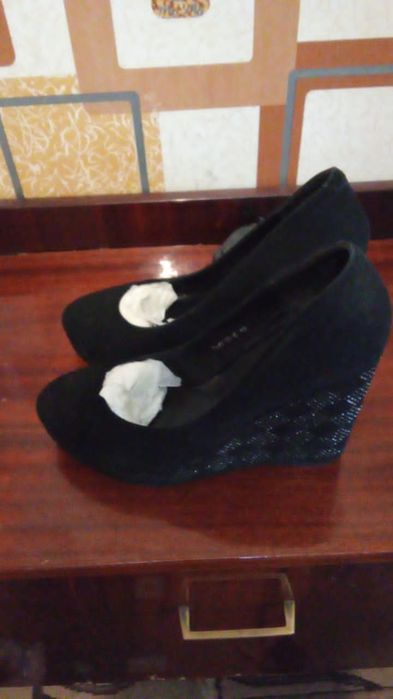 Продаю туфли на платформе  купленные в Росси