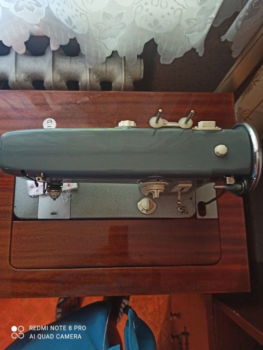 Продам швейную машинку