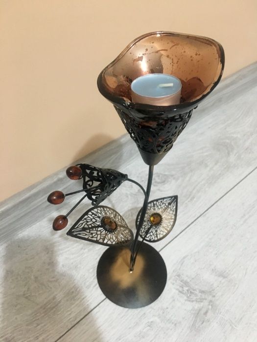 Suport lumanare deosebit