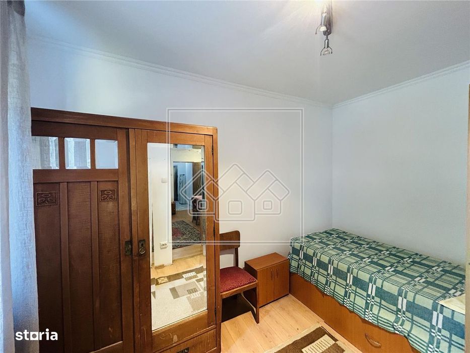 Ap cu 2 camere, balcon - Zona Cedonia