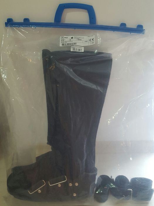 Ортопедичен пластмасов ботуш + патерици