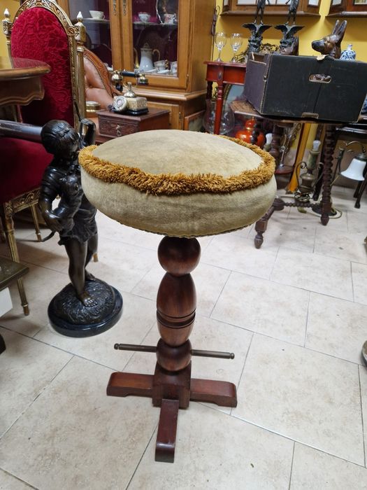 Прекрасен антикварен английски бар стол табуретка