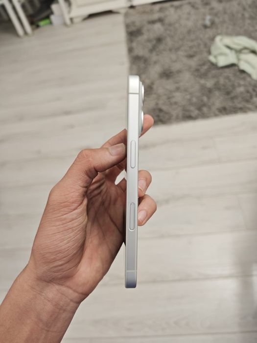 Iphone 16, +2huse, in garantie