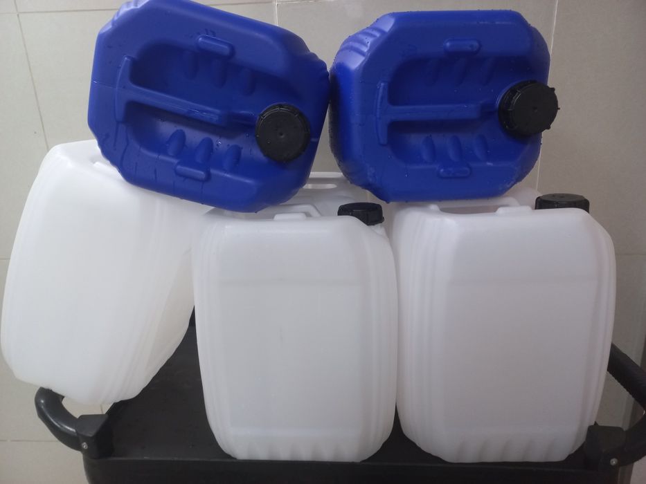 Продам канистры 20 литровые чистые