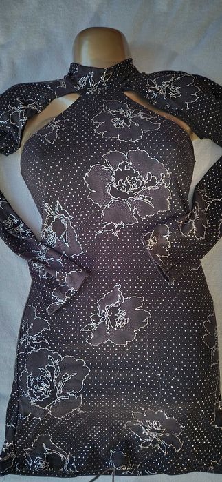 Хит цена! Черна блестяща рокля по тялото