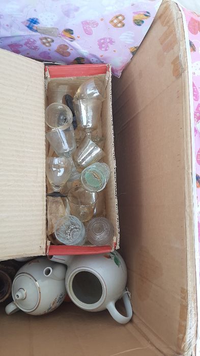 Чойнак, пиёла, соковыжималка 2 та, 2 та палас, 1 та дарошка, 1  глам.