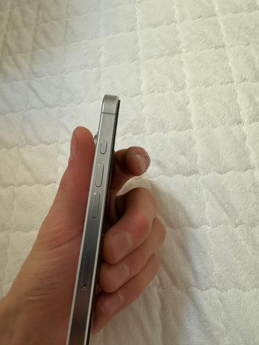 Продам айфон 16 про на 256 гб