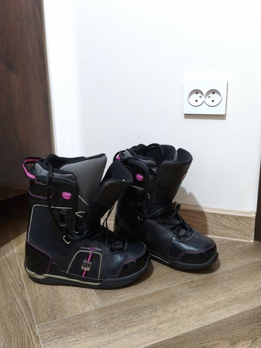 Ботинки для сноуборда (женские, 36 размер)
