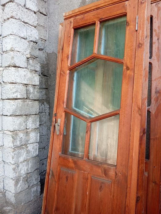 Eshik va romlar sotiladi