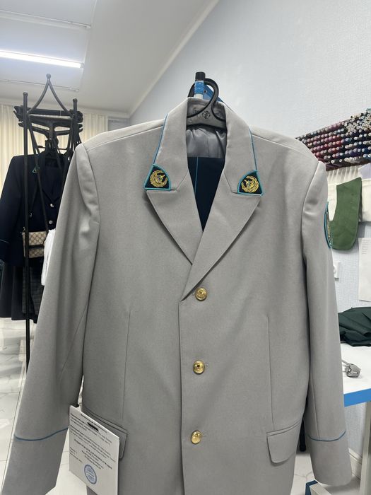 Мундир с брюками.