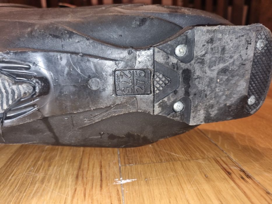 Clapari wedze marime 27.5 sau 43 echivalent.