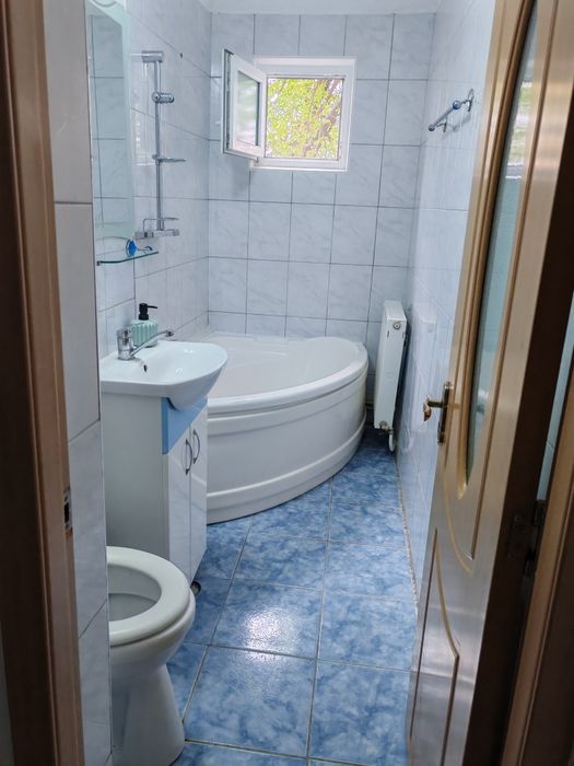 Inchiriez apartament cu 2 camere, complet utilat și mobilat, et. 1