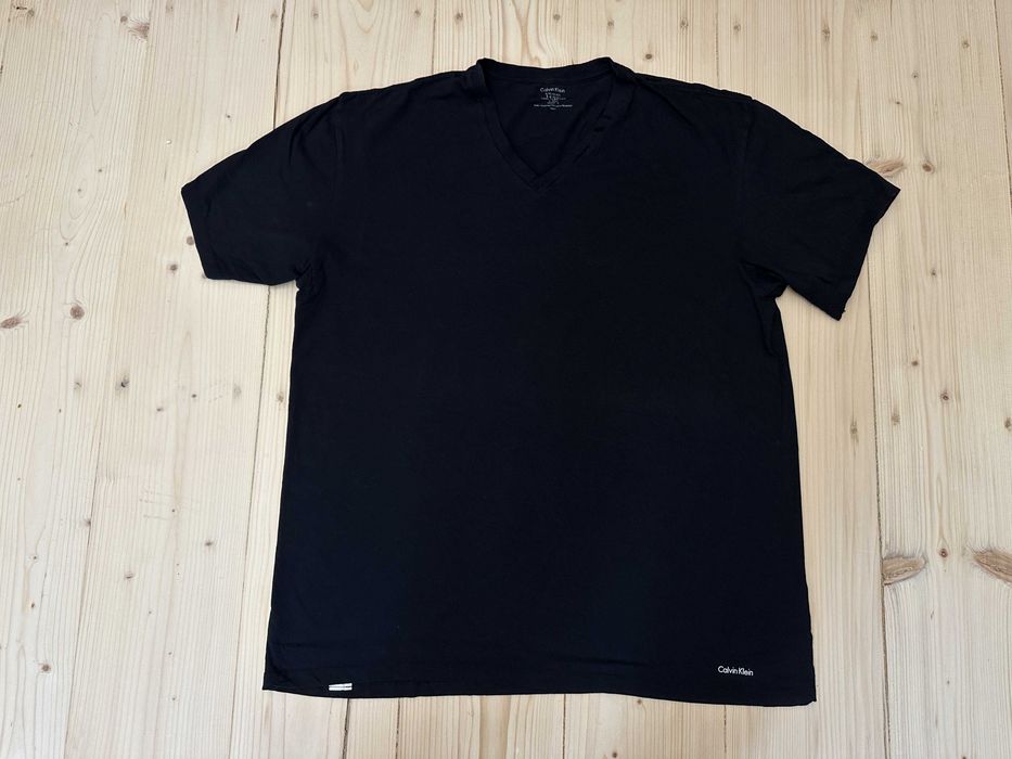 Tricou Calvin Klein Bărbați V-Neck – Nou Fără Etichetă – Mărimea XL Negru Minimalist
