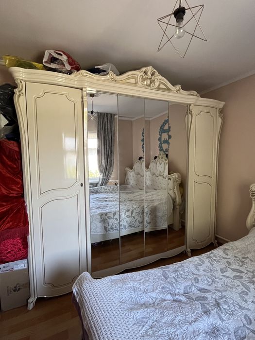 Спальный гарнитур сатылады.