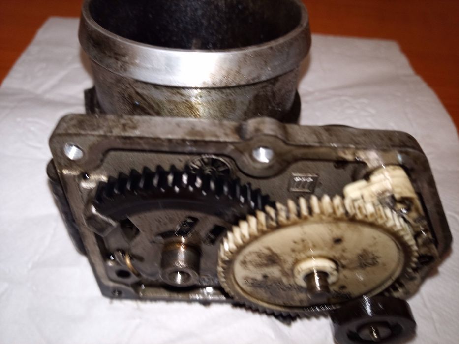 Продавам дроселова клапа за Хюндай Санта фе 2  дизел