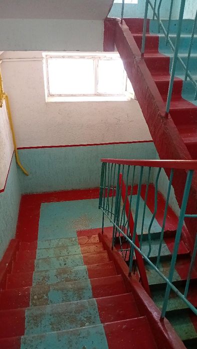 Продам 2х ком.кв.в 7мкр.дом 9
