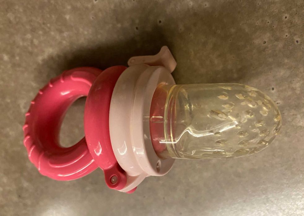 Продавам Силиконов биберон Wee Bede за плодове и зеленчуци мн полезен