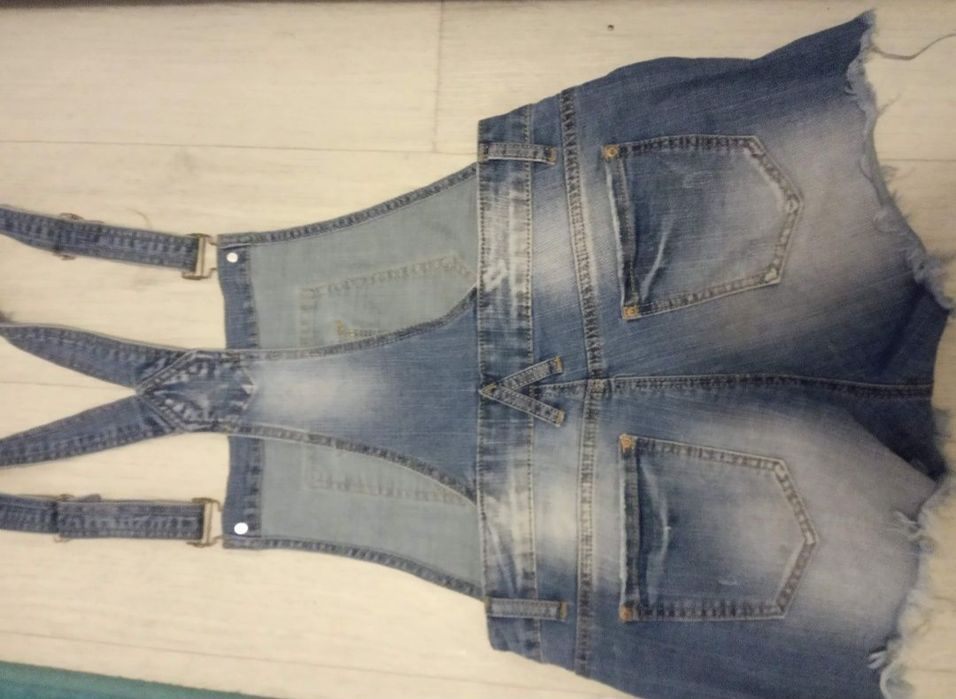 Продам джинсовые шорты,