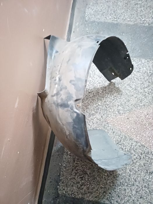 Продавам преден ляв подкалник