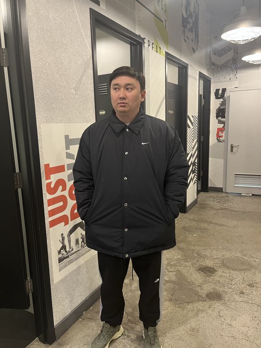 Продам куртку мужская Nike