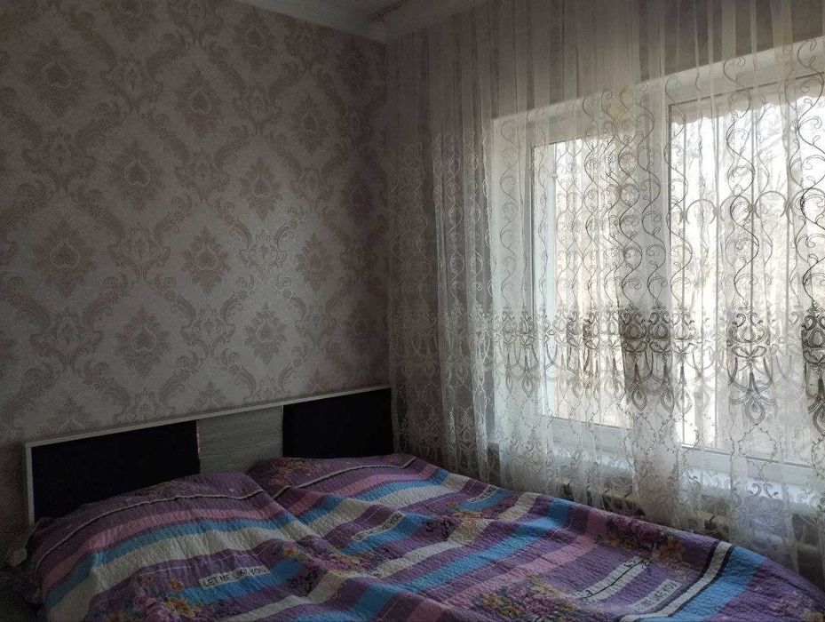 Продам 4 комнатную   на Карасу 1  лоджия  6 на 2 
возле  Дунё