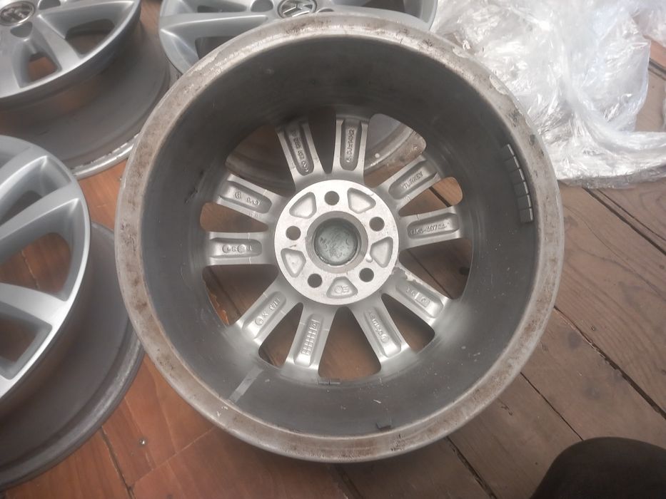 Jante vw polo r14 5x100 et 43 jantele sunt vopsite