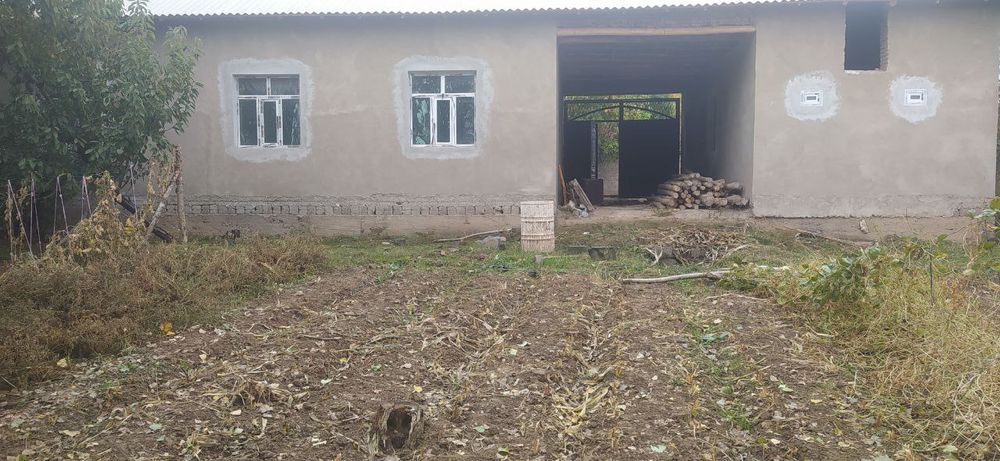 Uy sotiladi srochno Tashmorya suv ombori yaqinida qurilib bitkazilgan