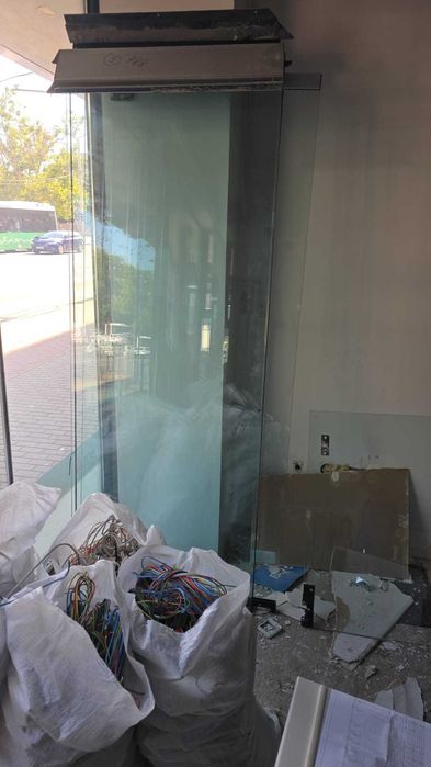 Servicii de curatenie , eliberare gunoi  moloz sau  mobile veche