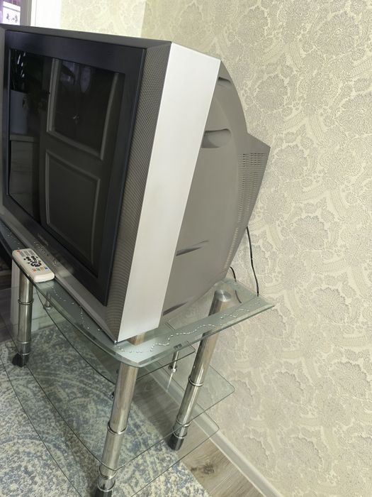 Продаётся телевизор с подставкой