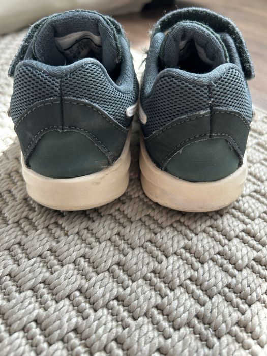 Adidasi Nike - marimea 25