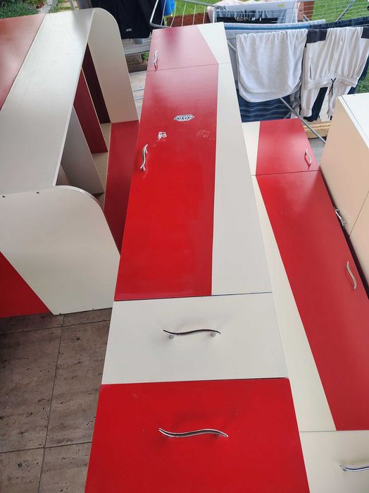 Mobilier pentru dormitor cu două paturi