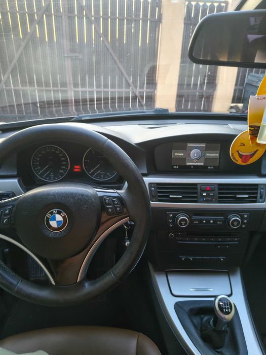 Vând BMW e90 318d 2008