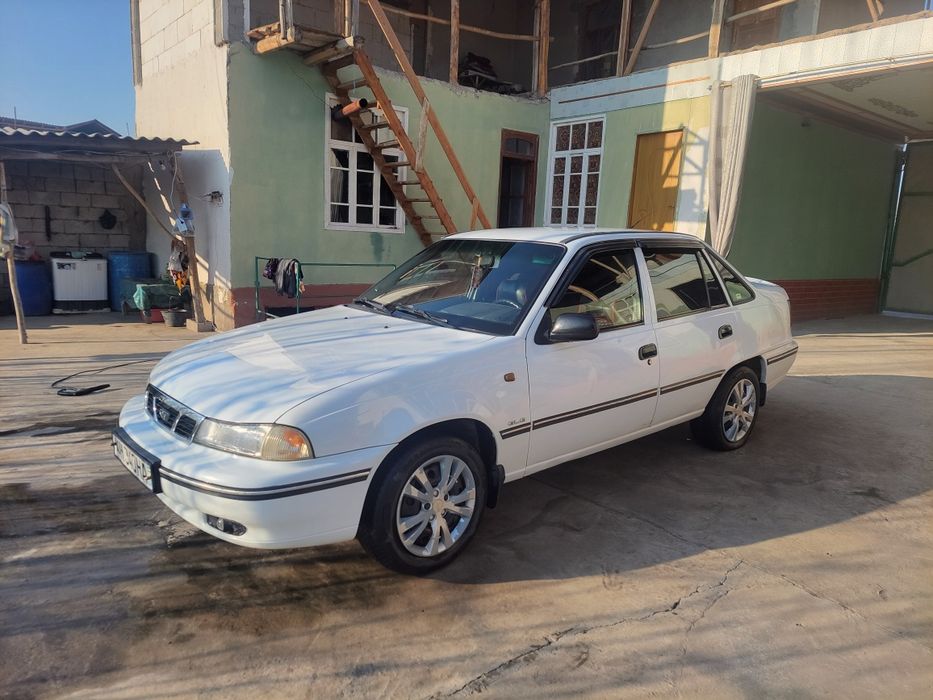 Moshina zoʻr pul zaril