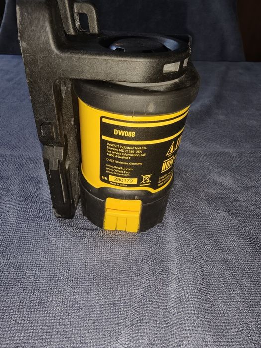 Лазерен нивелир DeWalt DW088.