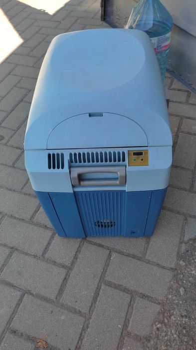 Голяма хладилна чанта/кутия за автомобил - 32л, с функция затопляне