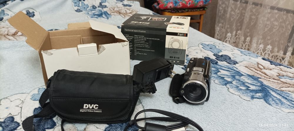 Видео камера+фотоаппарат для семьи.