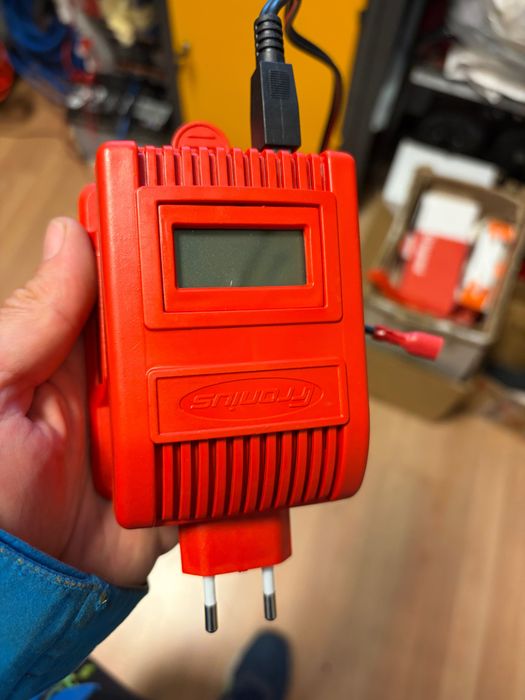 Зарядно за 24v Acctiva Easy 2403