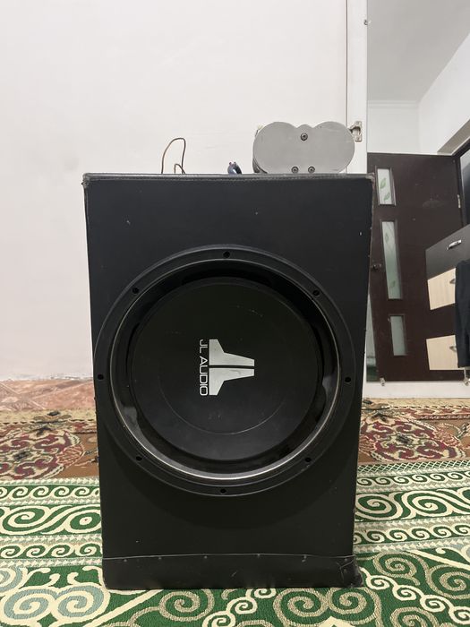 Сабвуфер с усельительом jbl